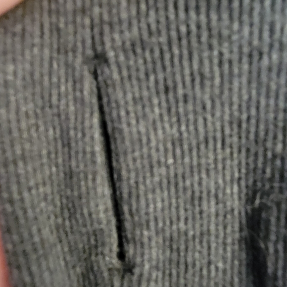 Lululemon hoodie size 8, size tag attached - Picture 3 of 3